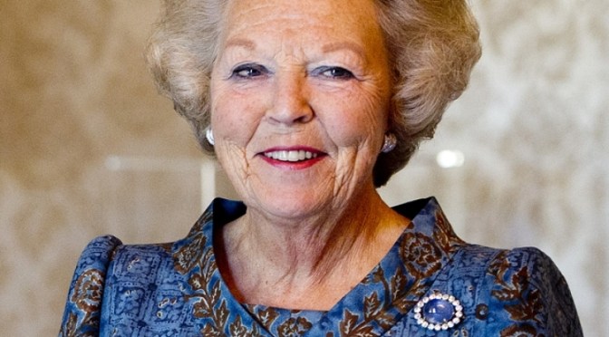 Her Majesty Queen Beatrix of the Netherlands Visits Singapore: Day Two. (VIDEOS)