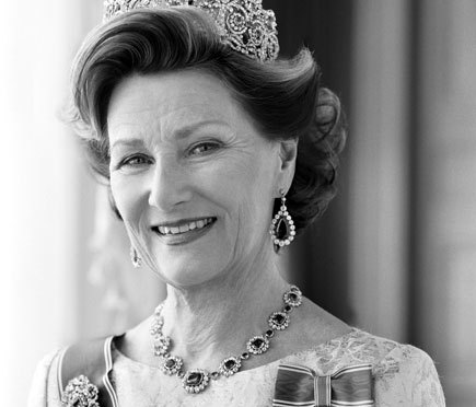 Her Majesty Queen Sonja of Norway Visits the Training Center, Jobben. (VIDEO)