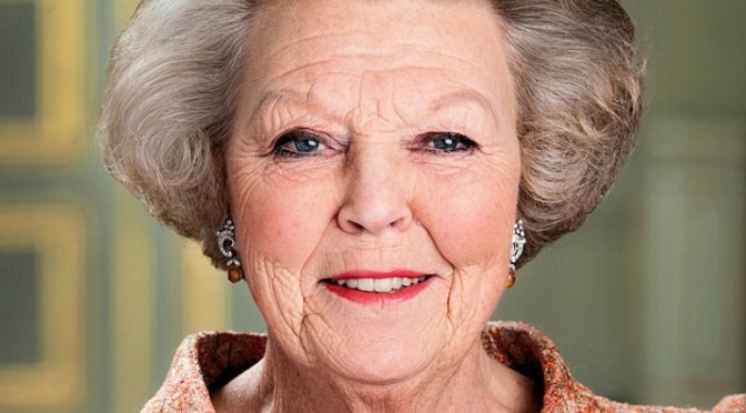 Her Majesty Queen Beatrix of the Netherlands Officially Opens the Cultuur Kwartier Sneek. (VIDEO)