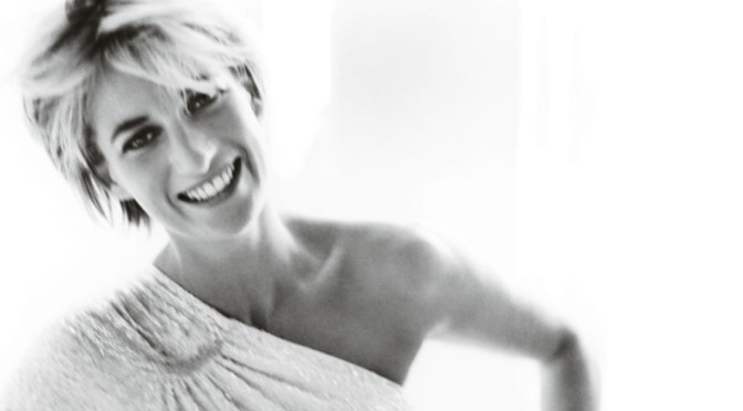 Rare Photo of the Late Princess Diana Sold at Auction for £11,000. (VIDEO)