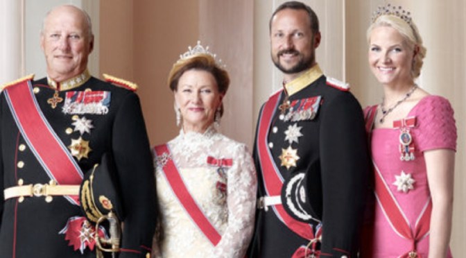 Året Med Kongefamilien 2013 (VIDEO)