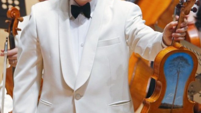 His Imperial Highness Crown Prince Naruhito of Japan Performs with the Gakushuin OB Orchestra. (VIDEOS)