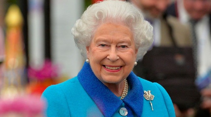 (VIDEO) Members of the British Royal Family Attend the 2015 RHS Chelsea Flower Show.