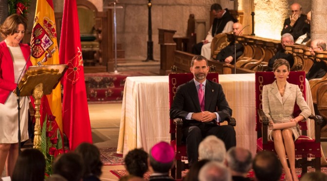 (VIDEO) The King and Queen of Spain Attend the 2015 Premio Príncipe de Viana de la Cultura.