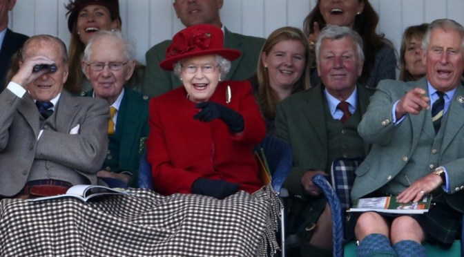 (VIDEO) HM Queen Elizabeth II Attends the 2015 Braemar Gathering.