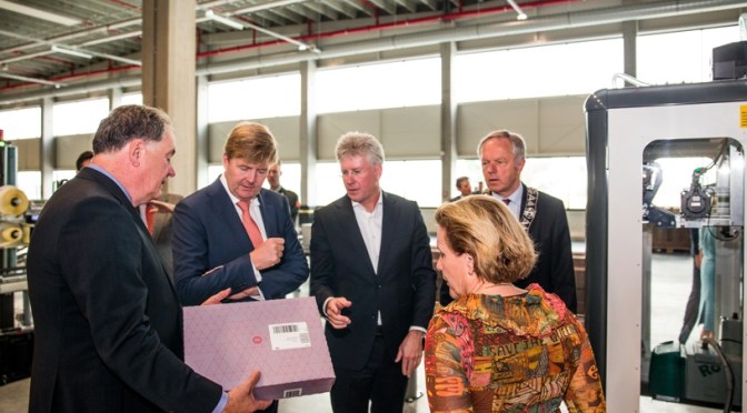 (VIDEO) HM King Willem-Alexander of the Netherlands Opens a Distribution Center.