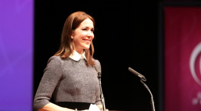 (VIDEO) HRH Crown Princess Mary of Denmark Gives a Keynote Speech in Den Haag.