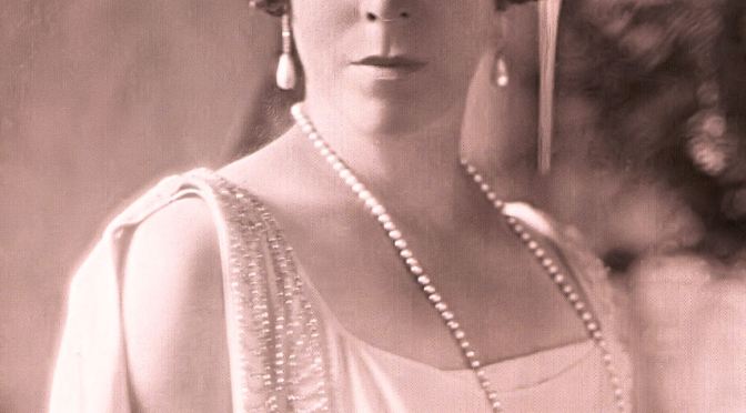 (VIDEO) Elisabeth: Une Reine, Un Mythe