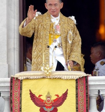 (VIDEO) The Soul of a Nation: The Royal Family of Thailand.