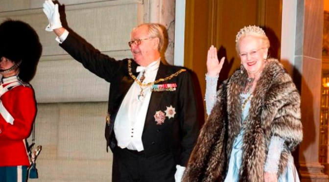 (VIDEO) HM Queen Margrethe II of Denmark Hosts the 2016 Nytårstaffel.
